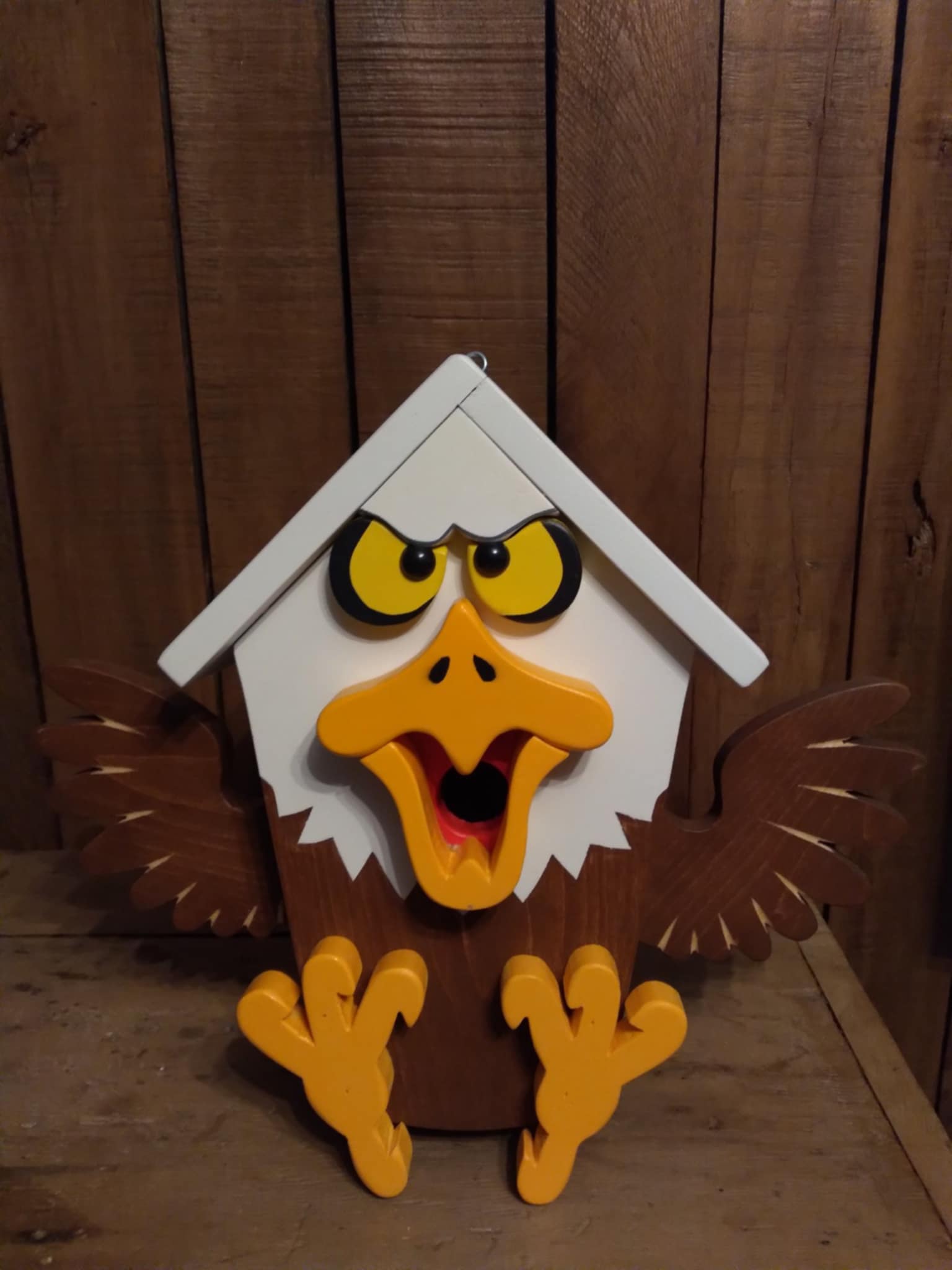 Cabane d'oiseau rouge